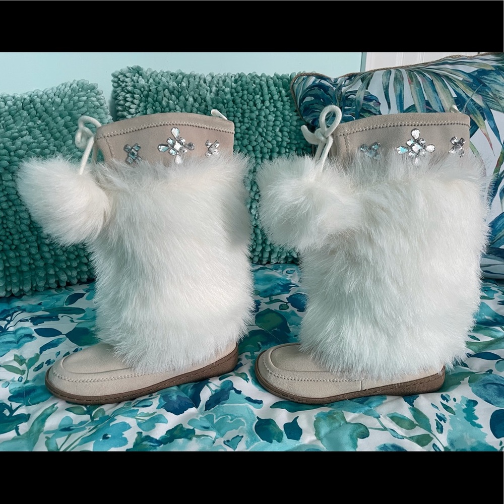 Gap kids girls faux fur Pom pom jewel boots